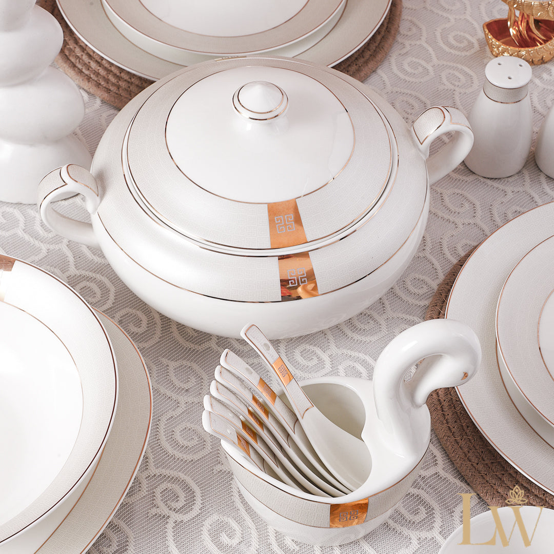 Embléme d'Or 44 Piece Dinner Set