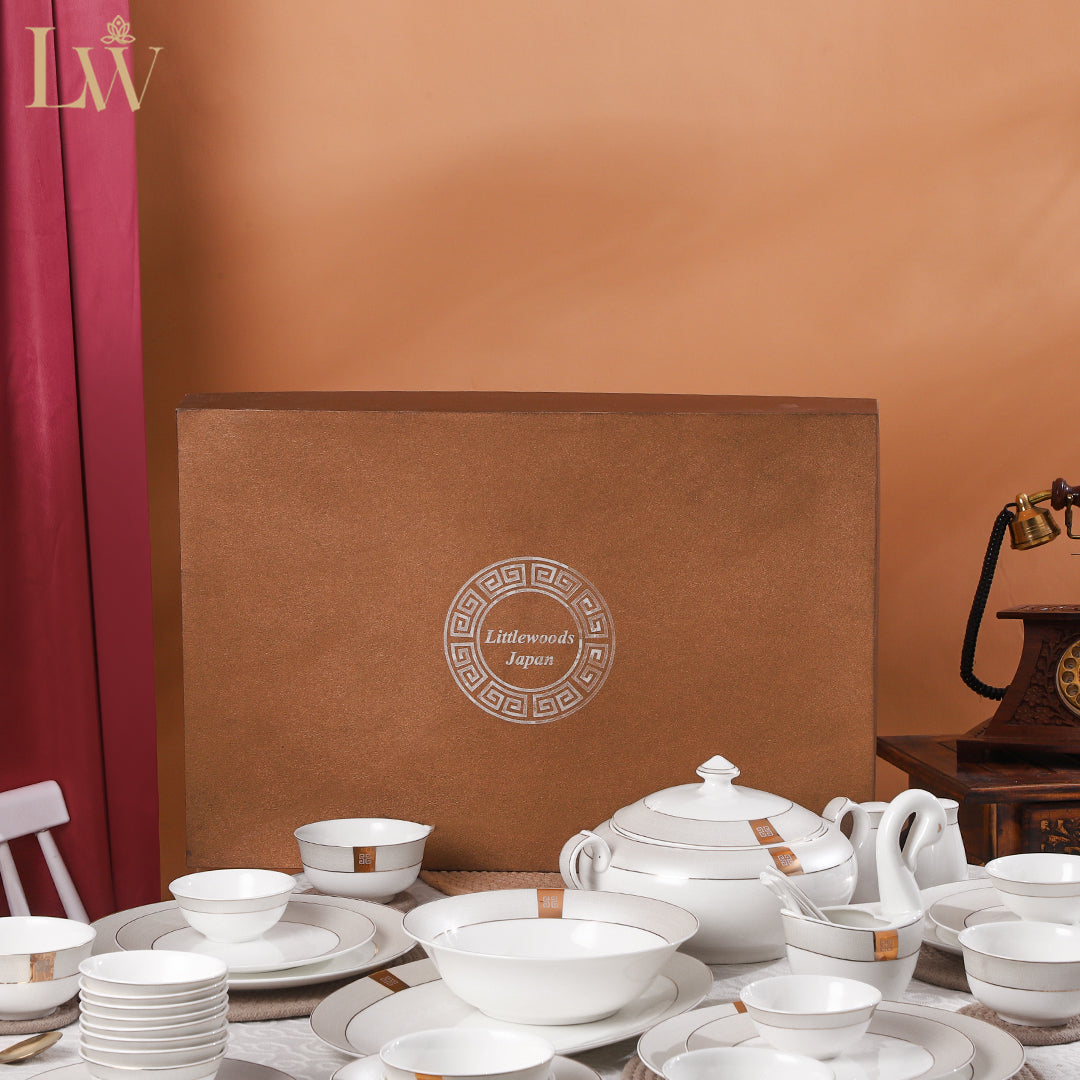 Embléme d'Or 44 Piece Dinner Set